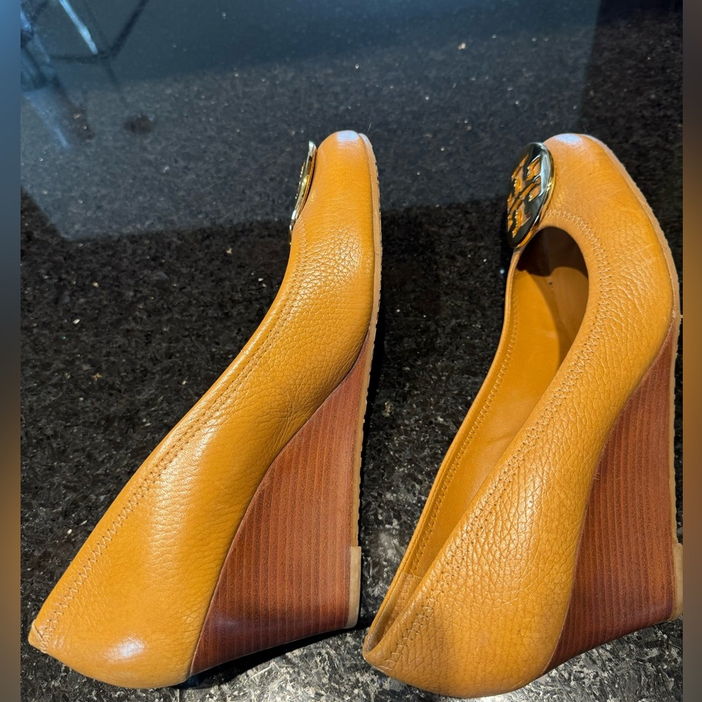 Tory Burch tan leather wedge heels. Womens size 10M. Great condition. - Picture 4 of 8